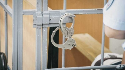 Пятерых жителей Омска осудили за похищение человека и вымогательство